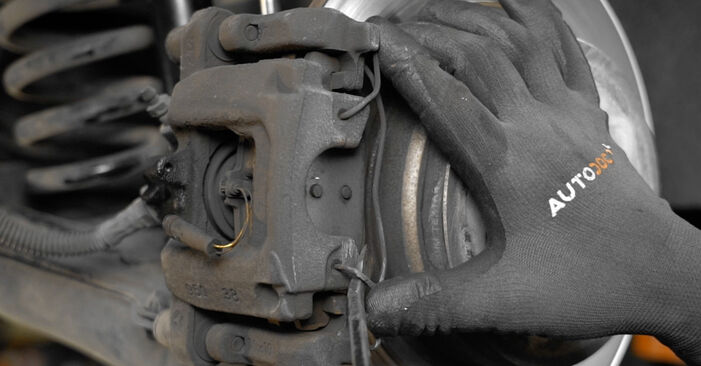 Wie lange benötigt das Auswechseln der Teile: Verschleißanzeige Bremsbeläge beim Mercedes SLK R171 2004 - Detailliertes PDF-Tutorial