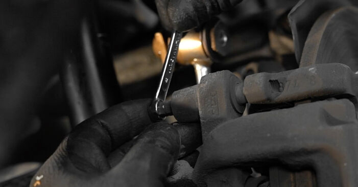 Tauschen Sie Verschleißanzeige Bremsbeläge beim Mercedes SLK R171 2006 200 Kompressor (171.442) selber aus