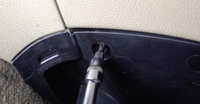 Jak zdjąć i wymienić Filtr klimatyzacji Mercedes C207 E 350 CGI 3.5 (207.357) 2013 - łatwe w użyciu instrukcje online