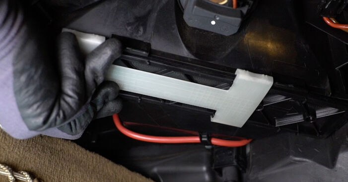 Πόσο δύσκολο είναι να το κάνετε μόνος σας: Φίλτρο αέρα εσωτερικού χώρου αντικατάσταση σε MERCEDES-BENZ SLS AMG - κατεβάστε τον εικονογραφημένο οδηγό