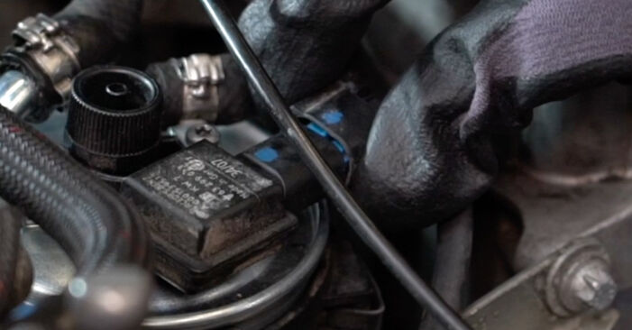 Mercedes Sprinter 909 411 CDI 2.2 (909.843) 2015 Kraftstofffilter wechseln: Gratis Reparaturanleitungen