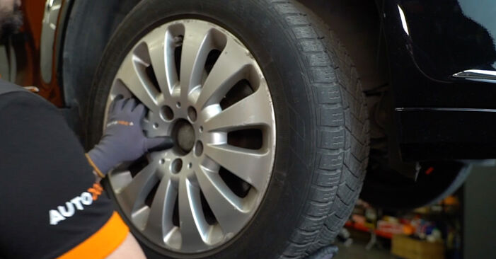 Mercedes C204 C 250 CDI 2.2 (204.303) 2013 Bremsscheiben wechseln: Gratis Reparaturanleitungen