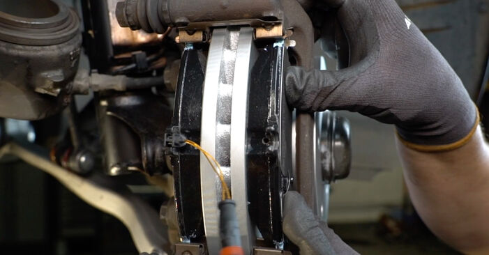 SLK (R172) 55 AMG 5.5 (172.475) 2022 Brake Pads DIY replacement workshop manual