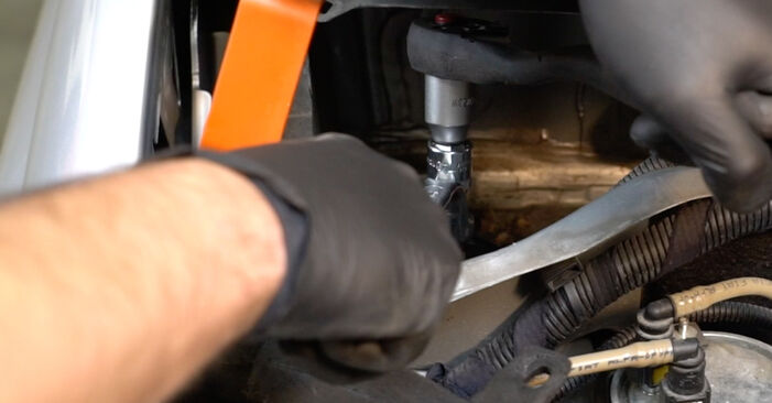 Cómo reemplazar Amortiguadores en un FIAT Linea (323_, 110_) 2012: descargue manuales en PDF e instrucciones en video