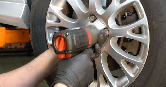 Jak wymienić Drążek skrętny FIAT Punto III Hatchback (199) 1.4 Natural Power 2013 - instrukcje krok po kroku i filmiki instruktażowe