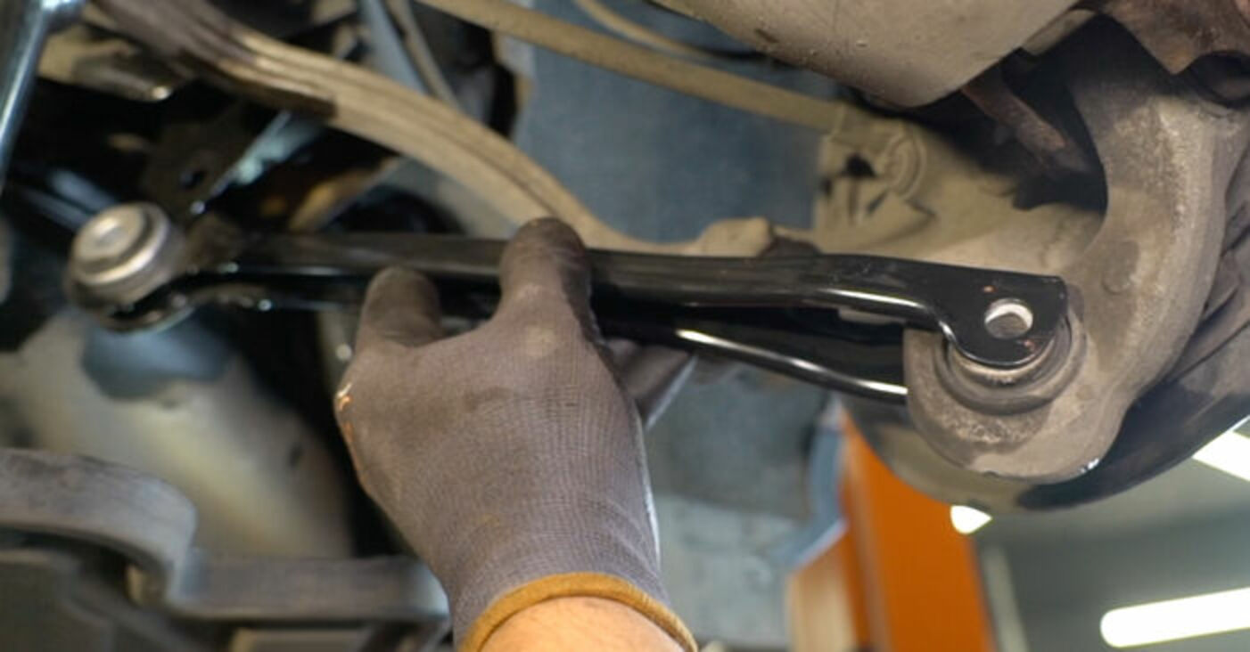 How to change rear lower arm on Mercedes W204 – replacement guide
