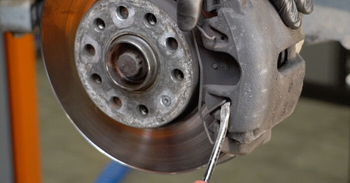 Bremsbeläge beim SKODA ROOMSTER 1.9 TDI 2013 selber erneuern - DIY-Manual