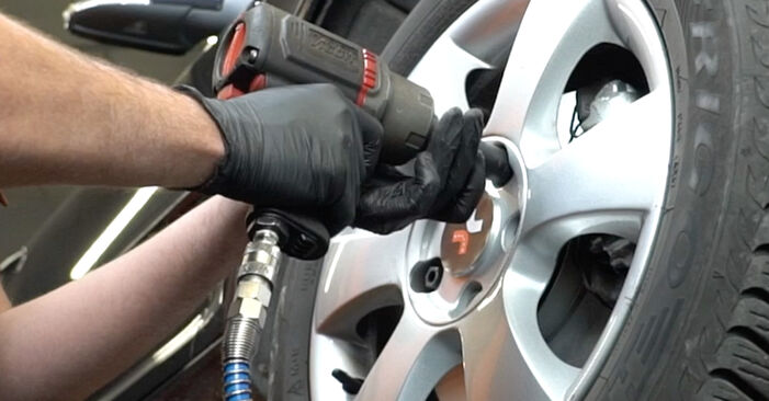 Wie kompliziert ist es, selbst zu reparieren: Bremsbeläge am Skoda Fabia 3 1.4 TDI 2020 ersetzen – Laden Sie sich illustrierte Wegleitungen herunter