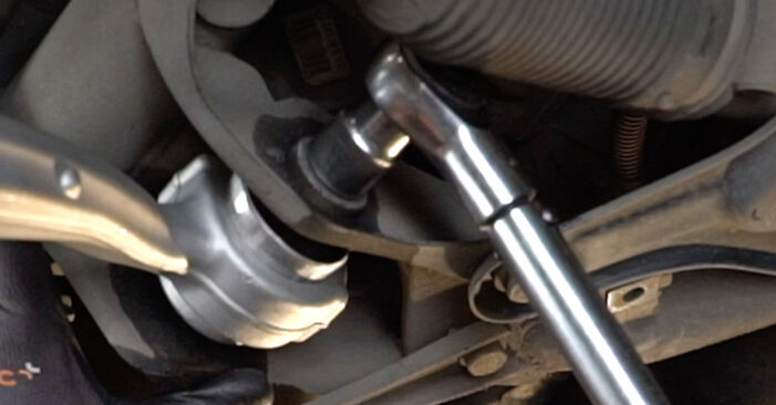 Mercedes W202 C 250 2.5 Turbo Diesel (202.128) 1995 Querlenker wechseln: Kostenfreie Reparaturwegleitungen