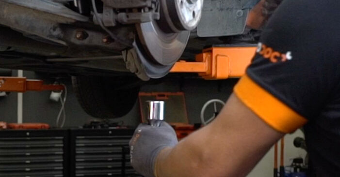 Cómo cambiar Bieletas de Suspensión en un Mercedes W204 2007 - Manuales en PDF y en video gratuitos