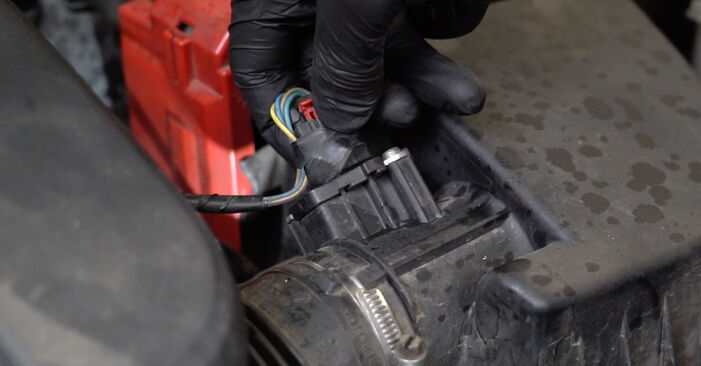 Wie man Ölfilter am FORD Fiesta Mk7 Kastenwagen 2023 wechselt – Laden Sie sich PDF-Wegleitungen und Videoanweisungen herunter
