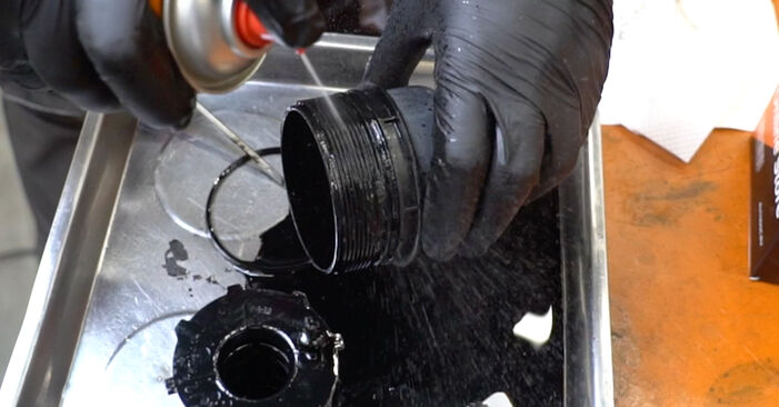 2015 Ford Grand Tourneo Connect wymiana Filtr oleju: darmowe instrukcje warsztatowe