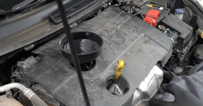Svojpomocná výmena Olejový filter na FORD Fiesta Mk7 Hatchback 1.1 Ti-VCT 2020