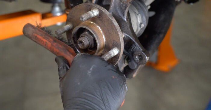 Trinn-for-trinn anbefalinger for hvordan du kan bytte Ford B-Max JK 2012 1.4 LPG Bremseskiver selv