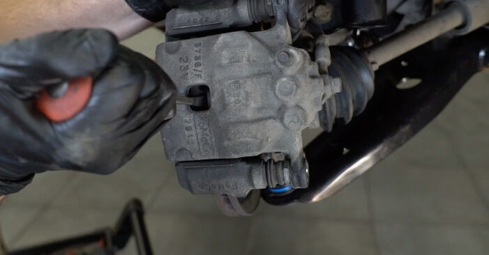Wie problematisch ist es, selber zu reparieren: Bremsbeläge beim Ford B-Max JK 1.0 EcoBoost 2018 auswechseln – Downloaden Sie sich bebilderte Tutorials