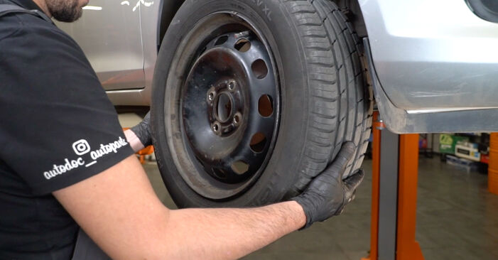 Смяна на Ford Fiesta Mk6 Седан 1.6 TDCi 2012 Спирачни Накладки: безплатни наръчници за ремонт