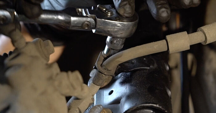 Wie schmierig ist es, selber zu reparieren: Radlager beim Ford B-Max JK 1.0 EcoBoost 2018 wechseln – Downloaden Sie sich Bildanleitungen