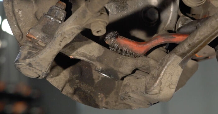 BMW 2 SERIES 218d 2.0 Control Arm replacement: online guides and video tutorials