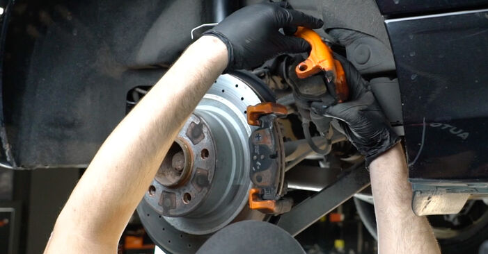 3 Saloon (F30, F80) 320 d xDrive 2014 Brake Pads DIY replacement workshop manual