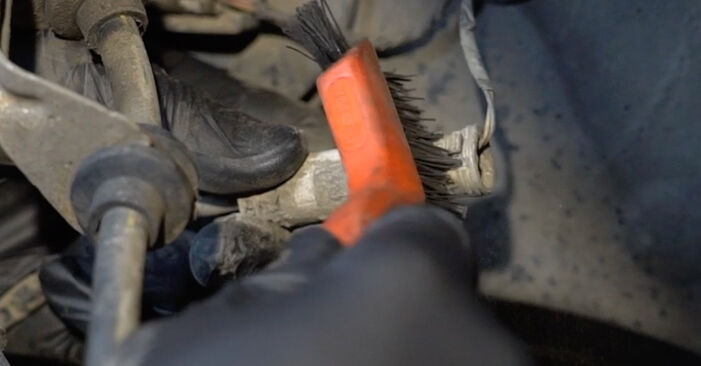 Wie kompliziert ist es, selbst zu reparieren: Verschleißanzeige Bremsbeläge am BMW E93 320d 2.0 2012 ersetzen – Laden Sie sich illustrierte Wegleitungen herunter