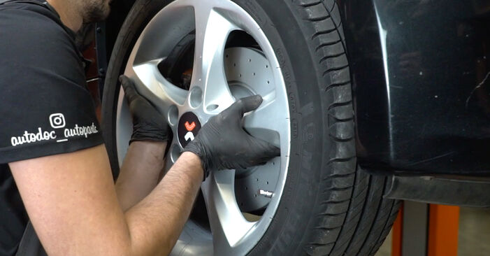 Substituir Indicator de uzura placute frana BMW 3 Coupe (E92) 335d 3.0 2010 - tutorialul online