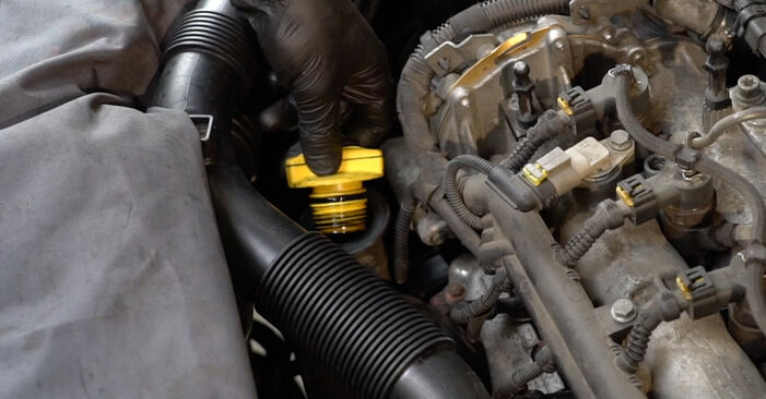 Wie man Ölfilter beim Opel Combo D Tour 2012 wechselt - Gratis PDF- und Video-Tutorials