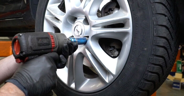 Wie man Bremsscheiben am Opel Adam M13 2012 ersetzt - Kostenfreie PDF- und Videotipps