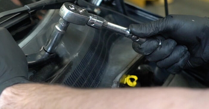 Wie problematisch ist es, selber zu reparieren: Stoßdämpfer beim Opel Corsa D Van 1.2 (L08) 2012 auswechseln – Downloaden Sie sich bebilderte Tutorials