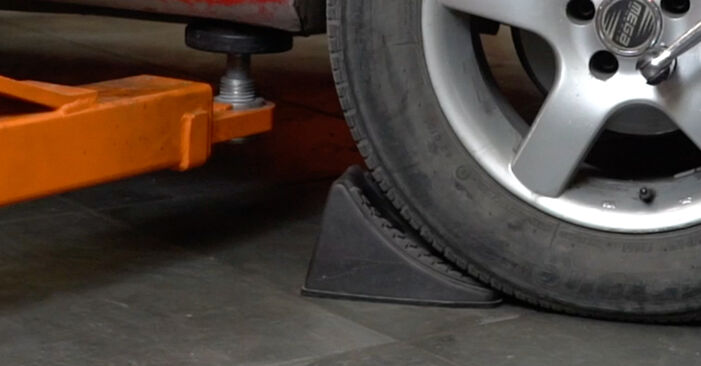 Come cambiare Testina dello Sterzo su Seat Ibiza 6j Station Wagon 1.2 TDI 2010 - manuali PDF e video gratuiti
