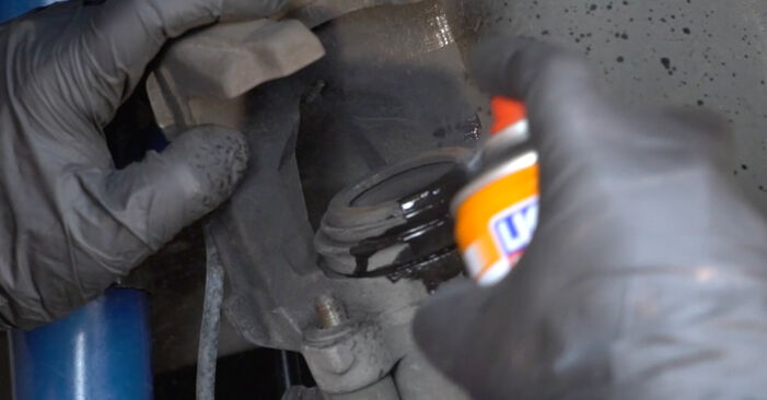 Cómo reemplazar Discos de Freno en un SEAT Toledo IV Hatchback (KG3) 1.6 TDI 2013 - manuales paso a paso y guías en video