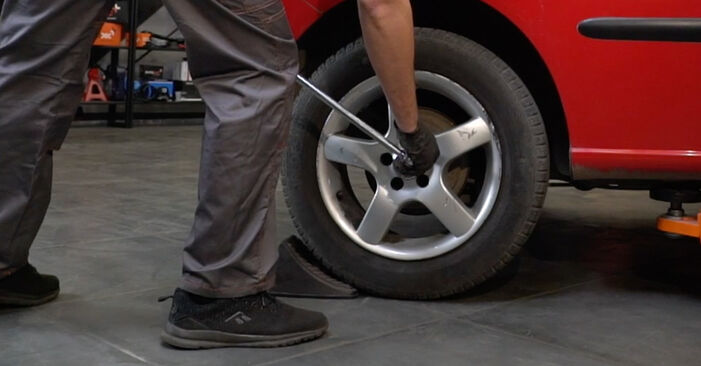 Cómo reemplazar Copelas Del Amortiguador en un SEAT Ibiza IV Hatchback (6J5, 6P1) 1.4 2009 - manuales paso a paso y guías en video