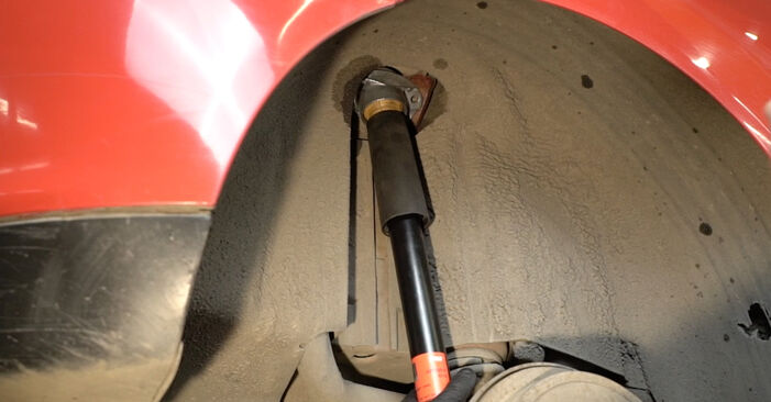 Quão difícil é efetuar a substituição de Cabeçotes Do Amortecedores no Seat Ibiza 6J Sportcoupe 1.6 TDI 2014 por si mesmo - descarregue o guia ilustrado