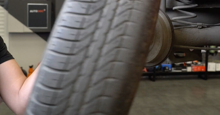 Changing Wheel Bearing on SEAT Ibiza IV ST (6J8, 6P8) 1.2 TSI 2013 by yourself