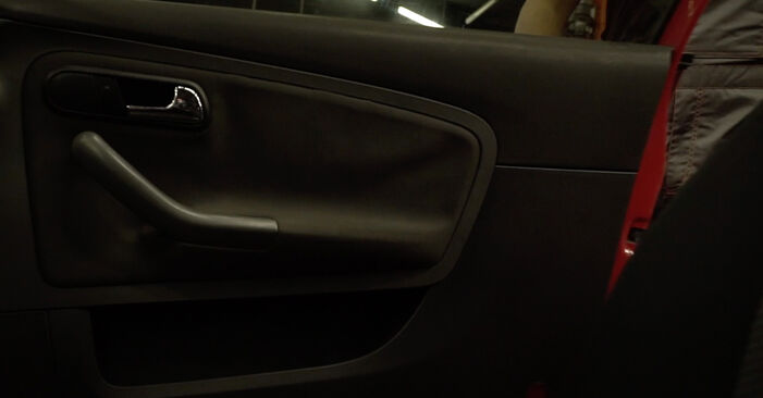 Sostituzione Cuscinetto Ruota posteriore e anteriore su SEAT IBIZA SPORTCOUPE Box Body / Hatchback (6J1) 1.6 TDI 2014 - scarica la guida illustrata