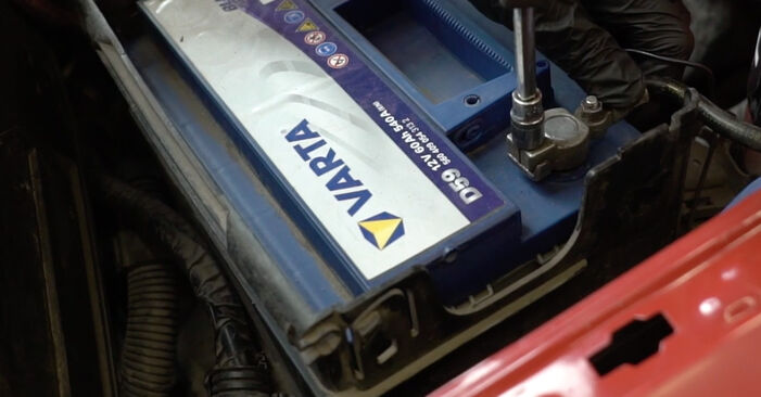 Wie man Wasserpumpe + Zahnriemensatz am SEAT Ibiza IV Schrägheck (6J5, 6P1) 2013 wechselt – Laden Sie sich PDF-Wegleitungen und Videoanweisungen herunter