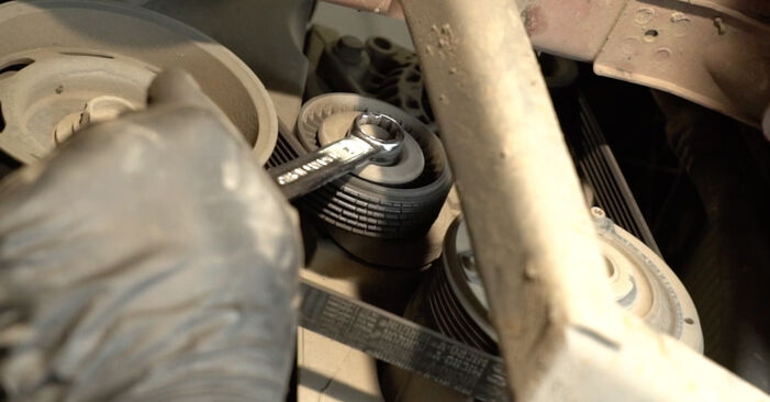 Como trocar Bomba de Água + Kit de Distribuição no SEAT Ibiza IV Hatchback (6J5, 6P1) 2010 - dicas e truques