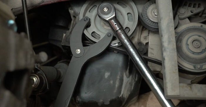 Jak wymienić Zestaw paska rozrządu w SEAT Ibiza IV Hatchback (6J5, 6P1) 1.9 TDI 2013: pobierz instrukcje PDF i instrukcje wideo