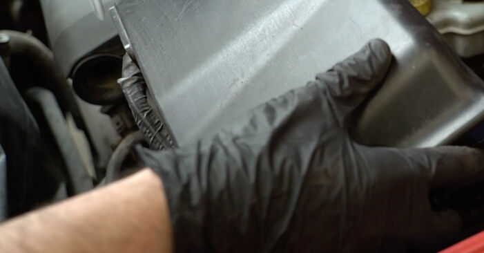 Wie schmierig ist es, selber zu reparieren: Wasserpumpe + Zahnriemensatz beim Seat Ibiza IV Sportcoupe 1.6 TDI 2014 wechseln – Downloaden Sie sich Bildanleitungen