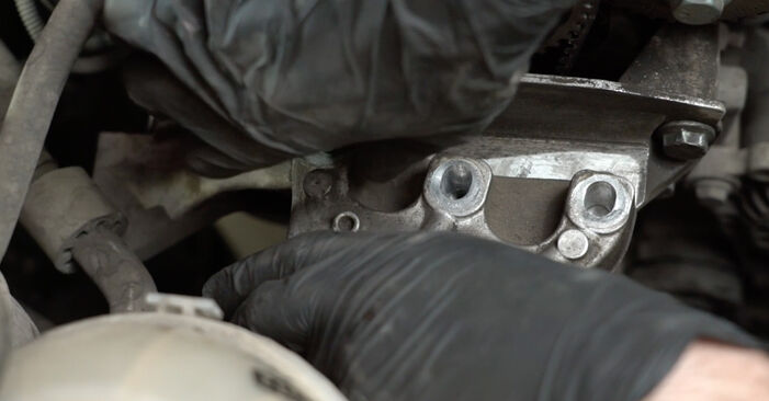 Wie kompliziert ist es, selbst zu reparieren: Wasserpumpe + Zahnriemensatz am Seat Ibiza IV Sportcoupe 1.6 TDI 2014 ersetzen – Laden Sie sich illustrierte Wegleitungen herunter
