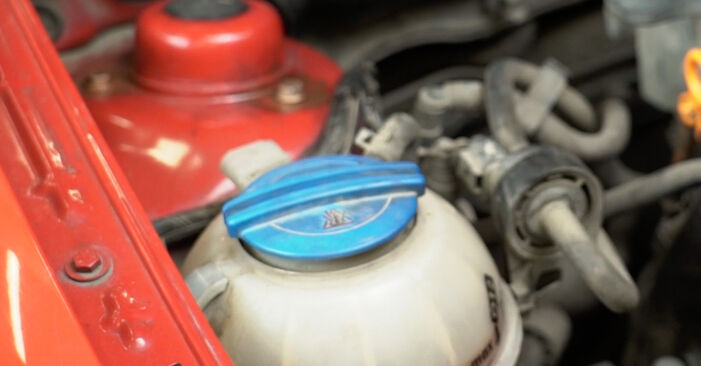 Wechseln Sie Wasserpumpe + Zahnriemensatz beim SEAT Ibiza IV ST (6J8, 6P8) 1.2 TSI 2013 selbst aus