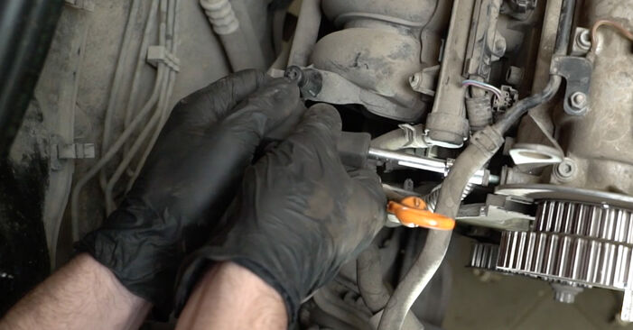 Как се сменя Комплект зъбен ремък на SEAT Ibiza IV ST (6J8, 6P8) 1.2 TSI 2013 самостоятелно