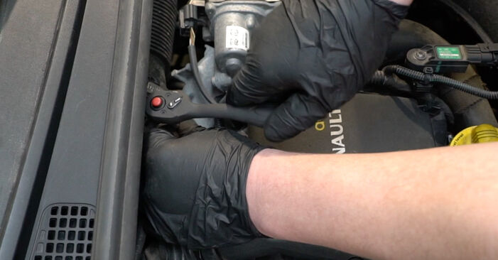 Vanskelighetsgrad: Bytte av Glødeplugger på Renault Grand Kangoo 1.5 dCi 110 (KW06, KW12) 2014 – last ned illustrert veiledning