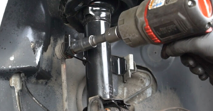 Vanskelighetsgrad: Bytte av Stabilisatorstag på Renault Laguna 2 Grandtour 2.0 16V Turbo (KG0S, KG1L, KG03) 2007 – last ned illustrert veiledning