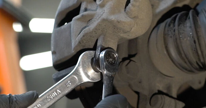 Wie schmierig ist es, selber zu reparieren: Bremsscheiben beim Logan Express 1.5 dCi 2013 wechseln – Downloaden Sie sich Bildanleitungen