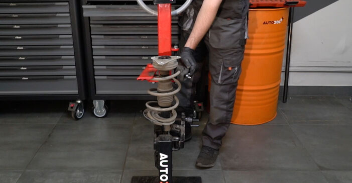 Replacing Shock Absorber on Renault Clio 3 Van 2015 1.5 dCi by yourself