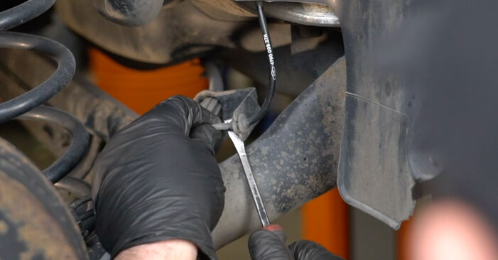Wie schmierig ist es, selber zu reparieren: Stoßdämpfer beim Renault Clio 3 Grandtour 1.2 16V 2014 wechseln – Downloaden Sie sich Bildanleitungen