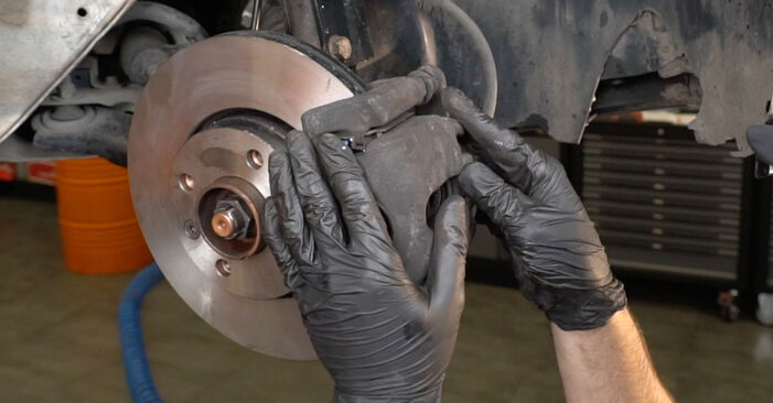 Schimbare Rulment roata Renault Kangoo KW 1.6 2011: manualele de atelier gratuite