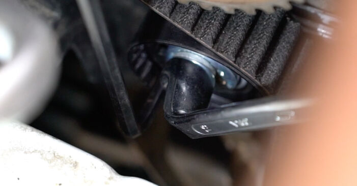 Tauschen Sie Wasserpumpe + Zahnriemensatz beim RENAULT CLIO Grandtour (KR0/1_) 1.5 dCi (KR0G) 2011 selbst aus