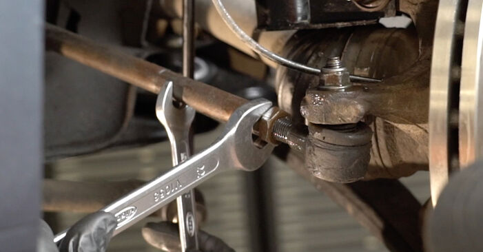 Wie kompliziert ist es, selbst zu reparieren: Spurstangenkopf am Peugeot 504 Cabrio 2.0 1980 ersetzen – Laden Sie sich illustrierte Wegleitungen herunter