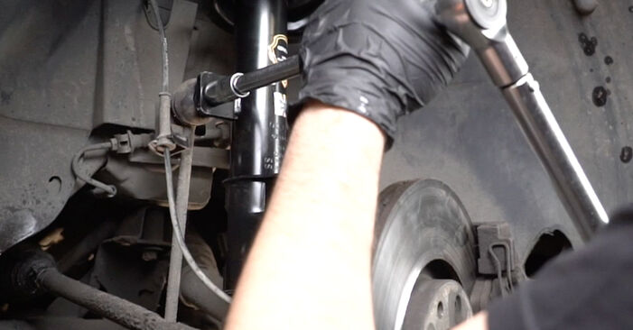 Wie kompliziert ist es, selbst zu reparieren: Stoßdämpfer am Peugeot 307 Kombi 2.0 2008 ersetzen – Laden Sie sich illustrierte Wegleitungen herunter